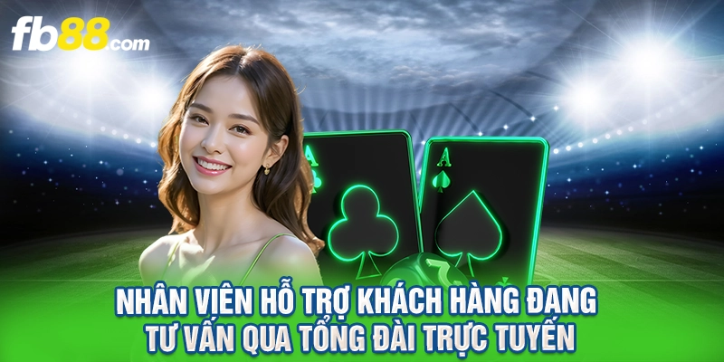 Nhân viên hỗ trợ khách hàng đang tư vấn qua tổng đài trực tuyến